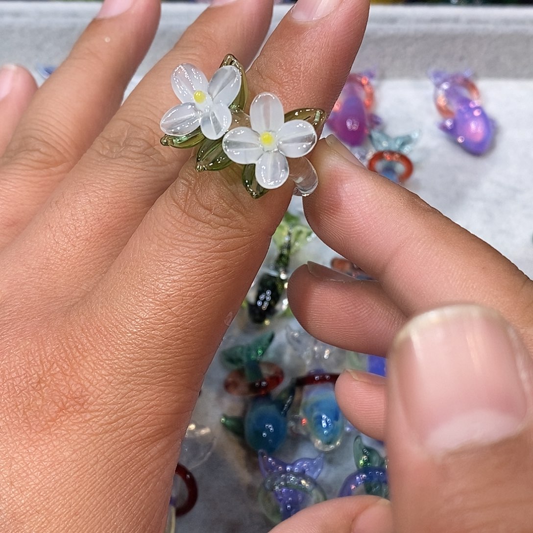 琉璃吊坠（不含链）两朵白花戒指