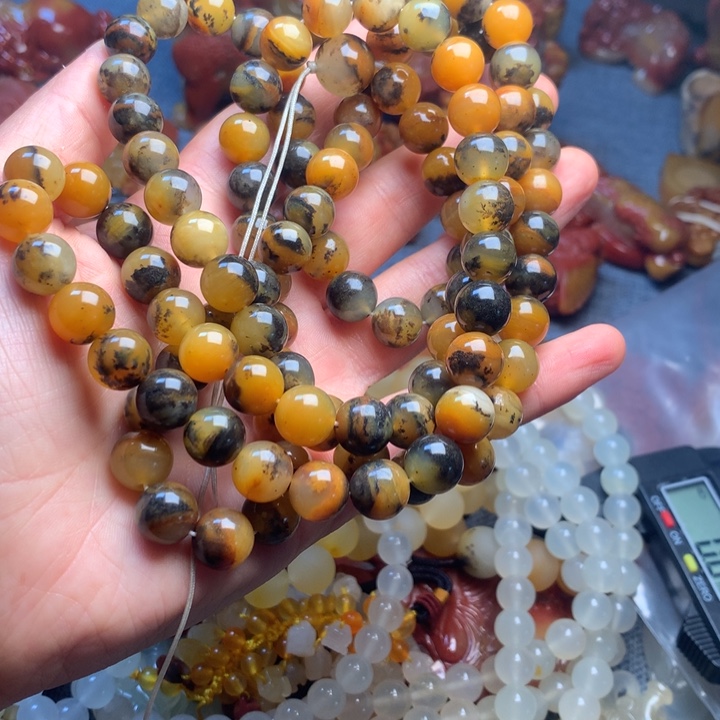 石英质玉未镶嵌颈饰