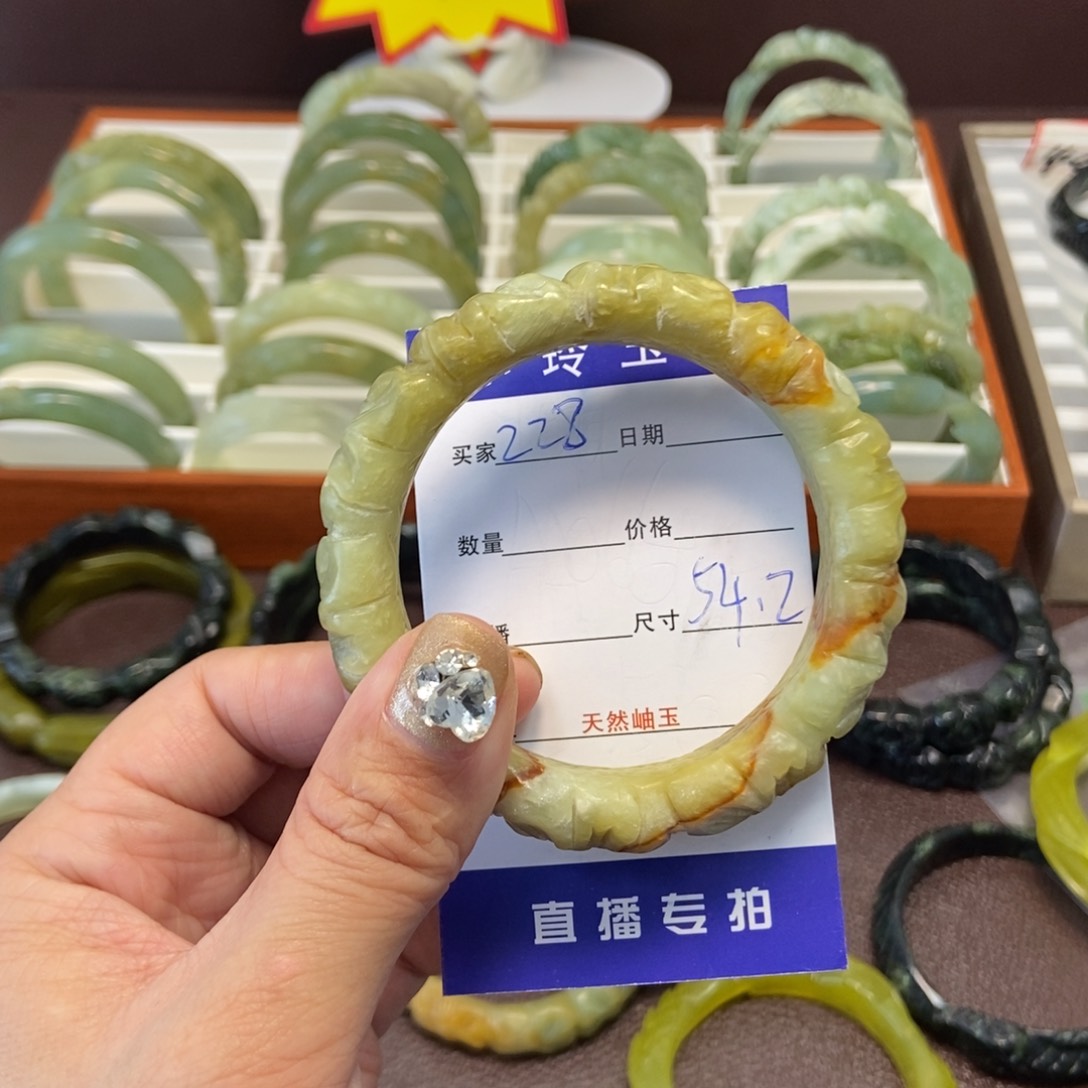 蛇纹石玉手镯未镶嵌