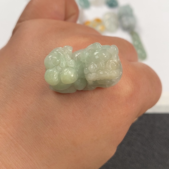 翡翠颈饰未镶嵌貔貅