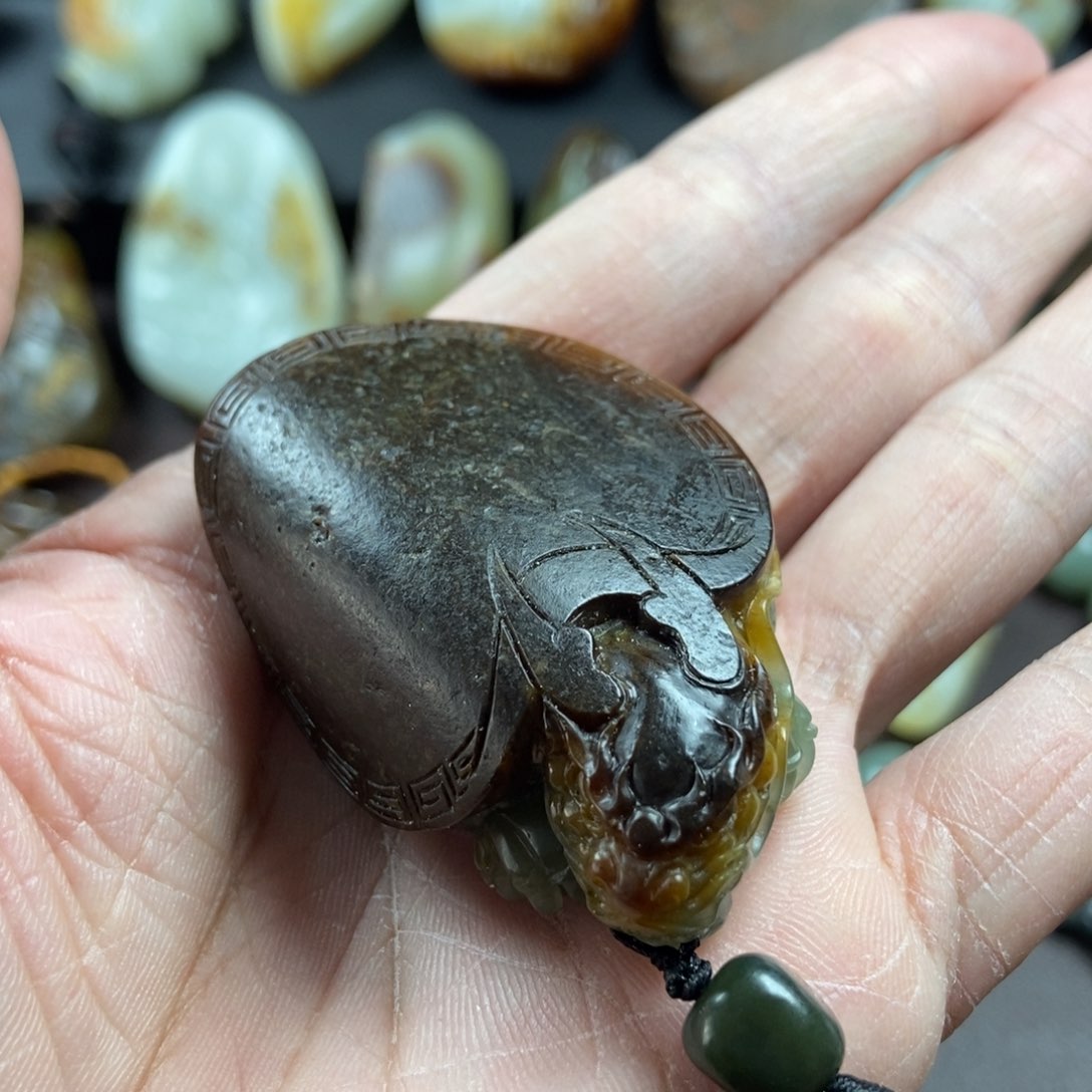 和田玉把件未镶嵌大**?