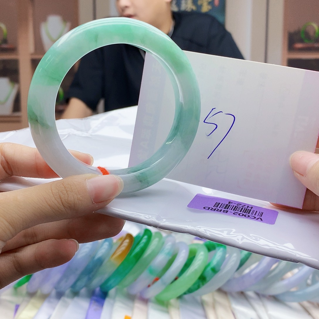 翡翠手镯未镶嵌55666677778888899999