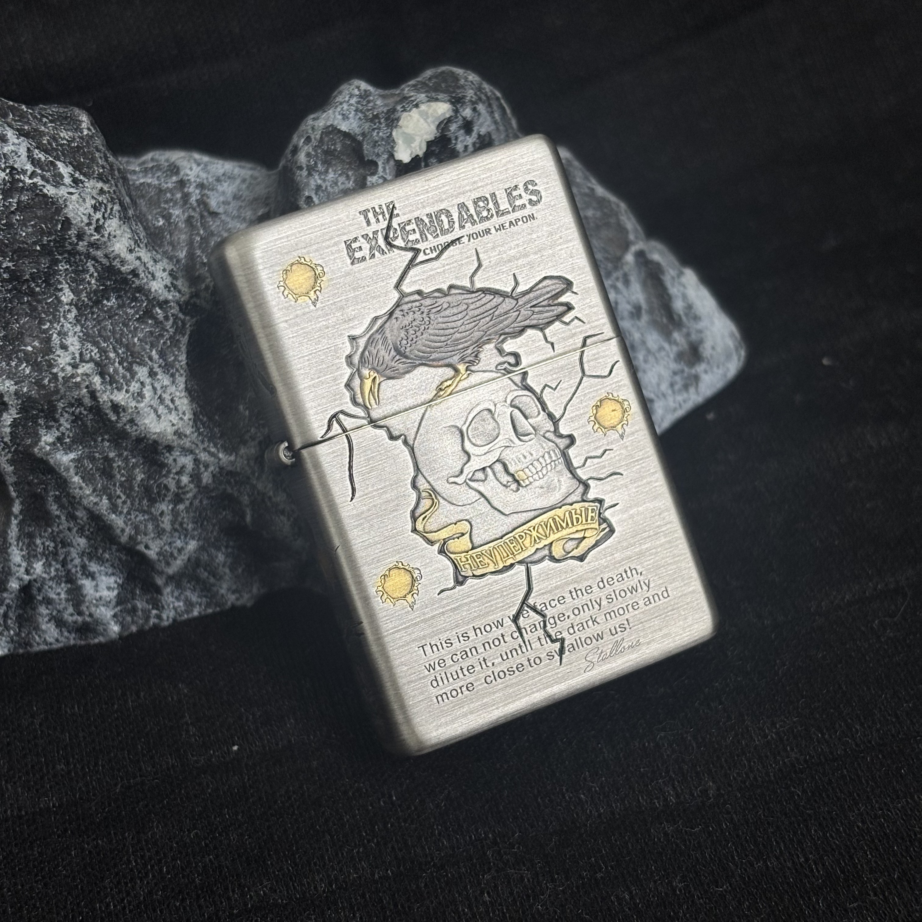 ZIPPO 打火机正品 240.25熏银鎏金敢死队 2215
