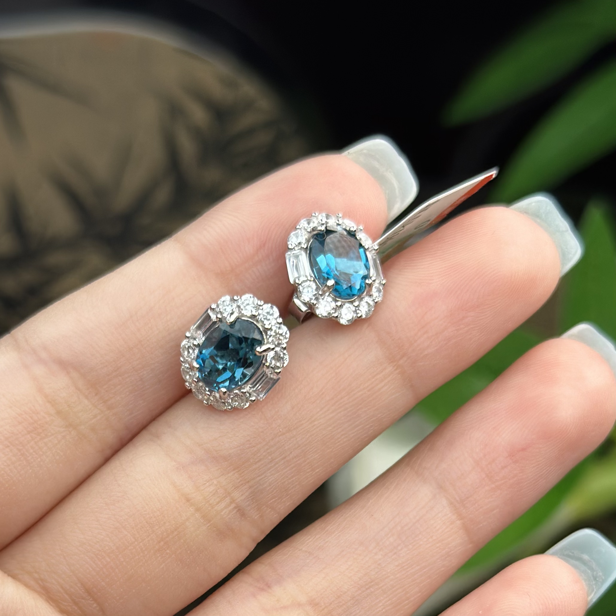 【532】天然伦敦蓝托帕石耳钉福利价 单颗两克拉