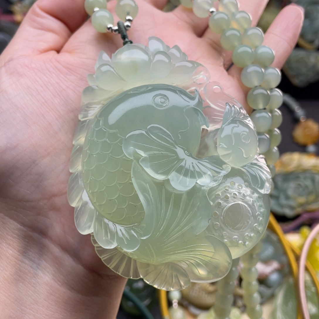 蛇纹石玉颈饰未镶嵌