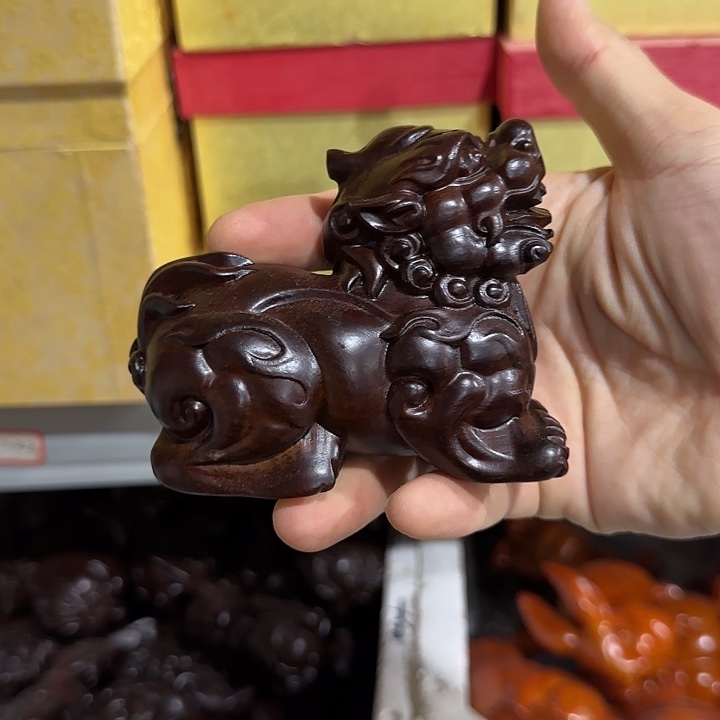 木黑檀木11卧貔貅一只