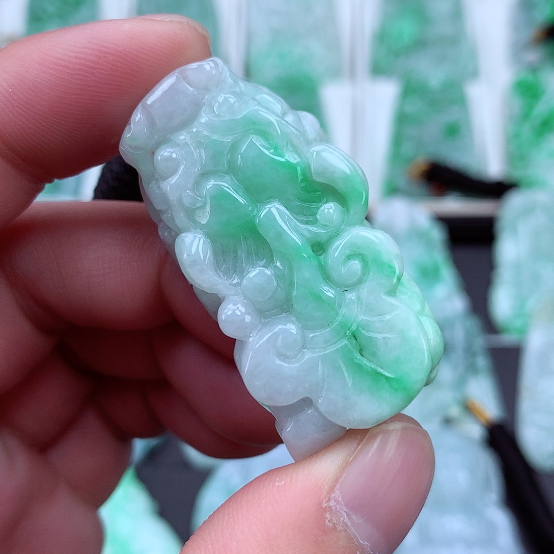 翡翠颈饰未镶嵌翡翠吊坠