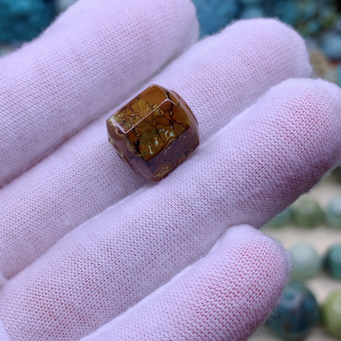 绿松石颈饰未镶嵌