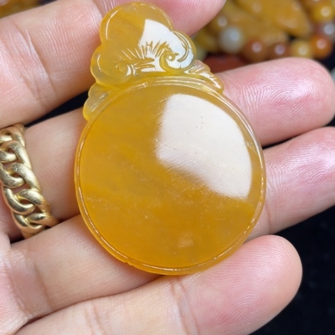 【闪购商品】未镶嵌石英质玉（黄龙玉）颈饰