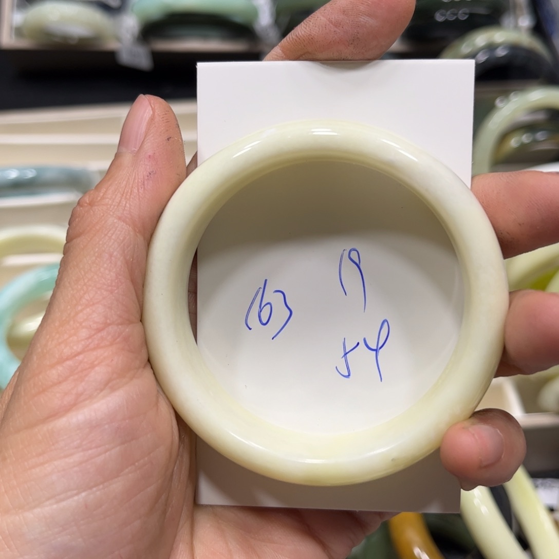 蛇纹石玉手镯未镶嵌嫘*