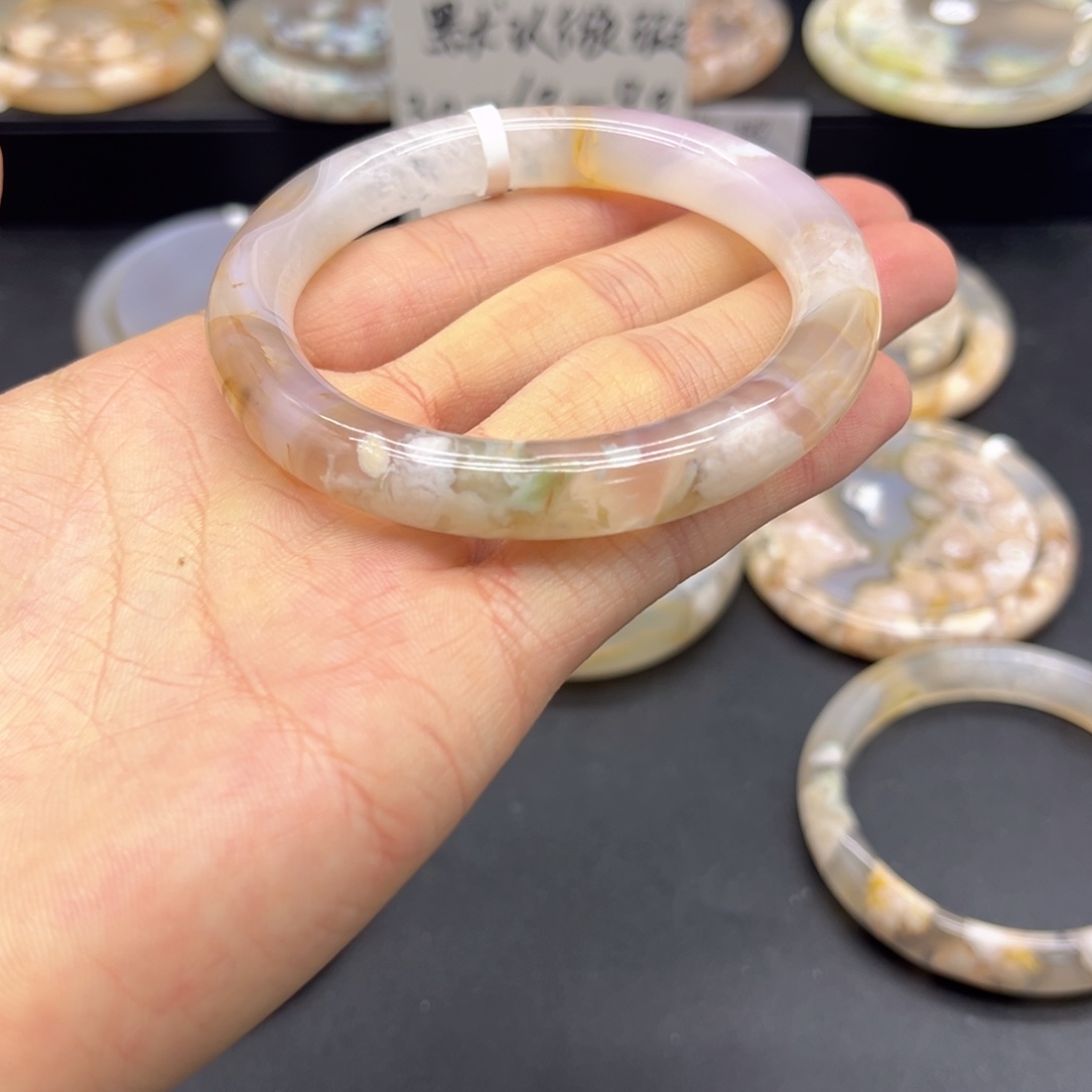 奈***奈玛瑙/玉髓未镶嵌颈饰