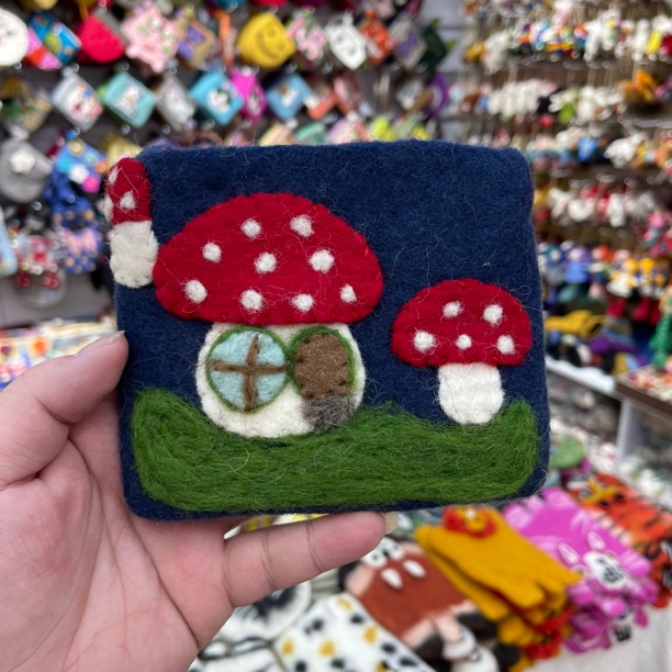 蘑菇图案ins风羊毛毡可爱卡通零钱包创意手工收纳包
