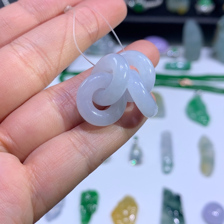 翡翠颈饰未镶嵌环环相扣