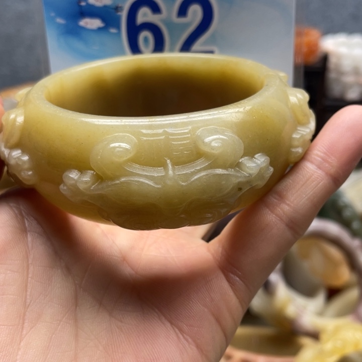 石英岩玉未镶嵌手镯