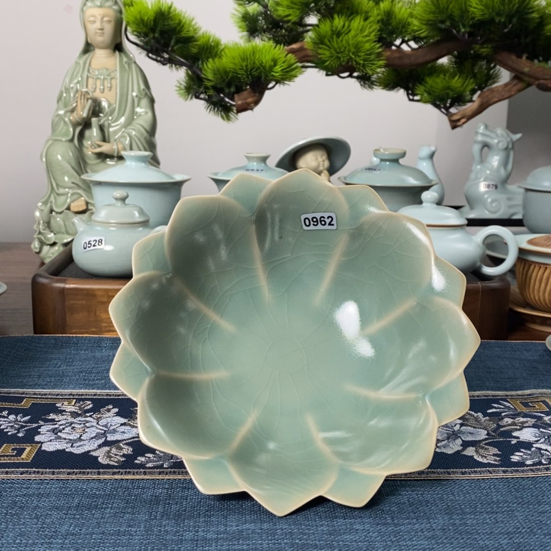 0962瑕青绿釉花口果盘