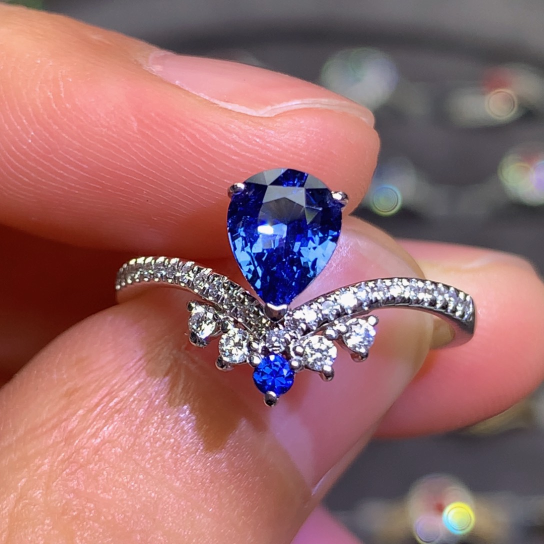 蓝宝石戒指18K金镶嵌