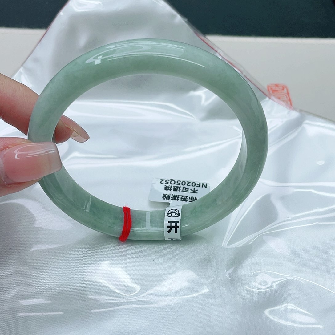 翡翠手镯未镶嵌正64.5