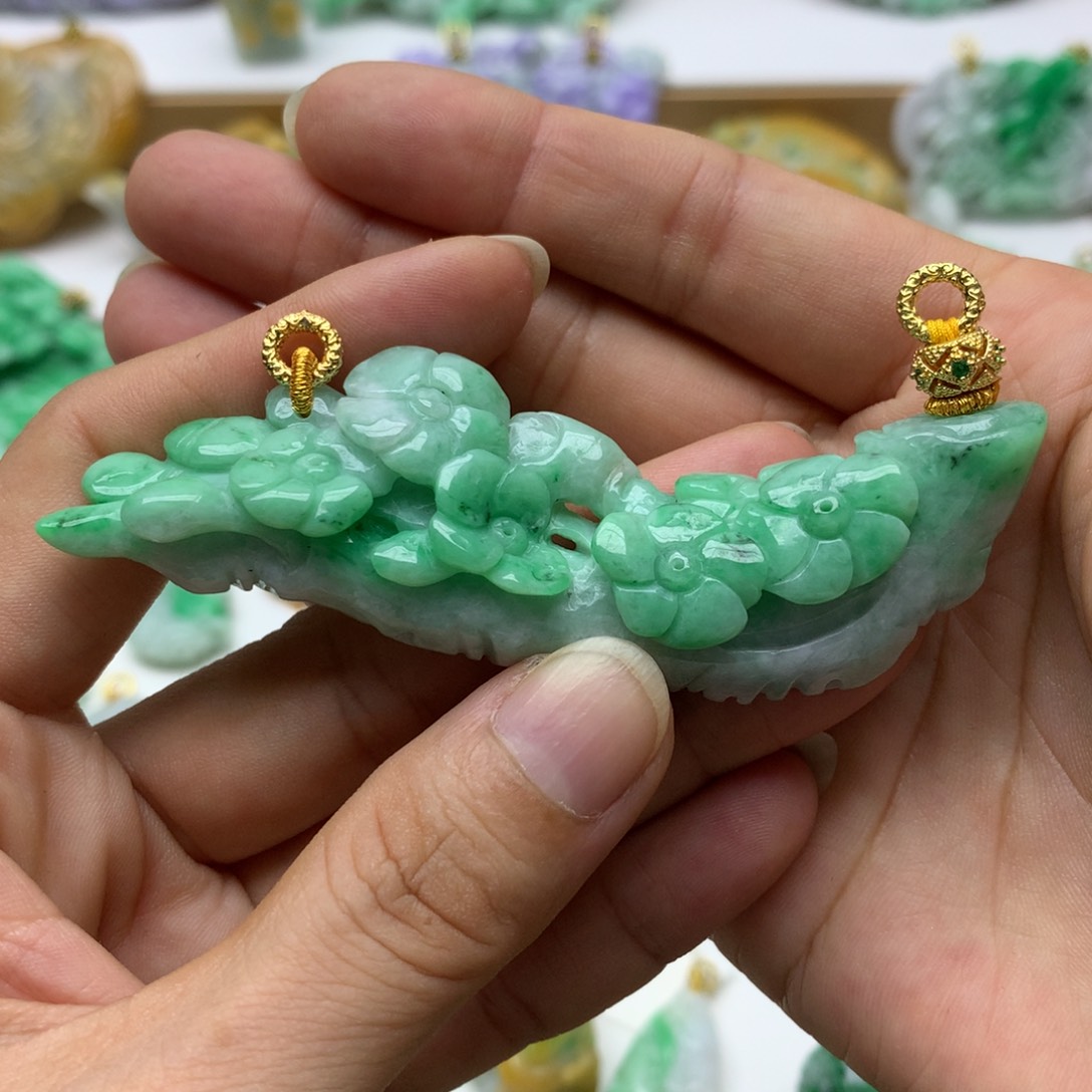 翡翠未镶嵌颈饰翡翠