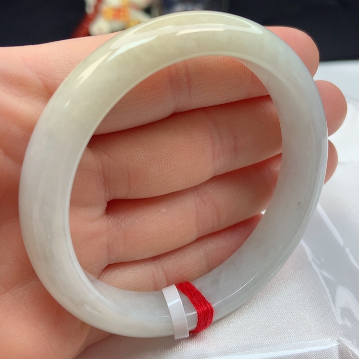 翡翠手镯未镶嵌55圈