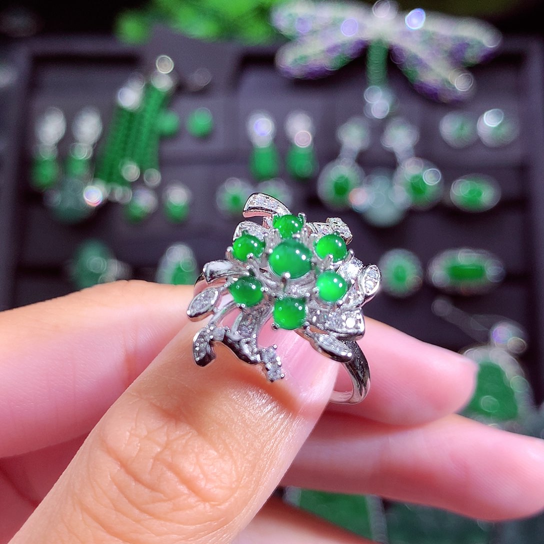 颈饰未镶嵌翡翠天然