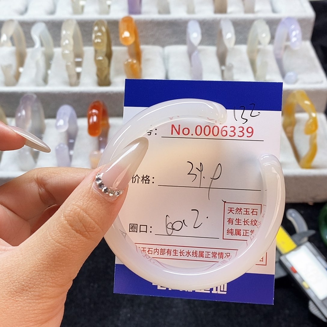 玛瑙/玉髓手镯未镶嵌132