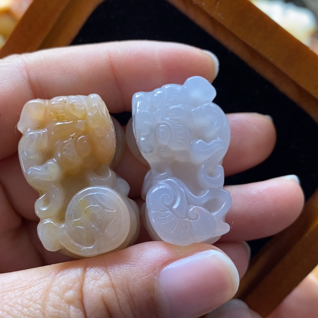 石英质玉（黄龙玉）颈饰未镶嵌