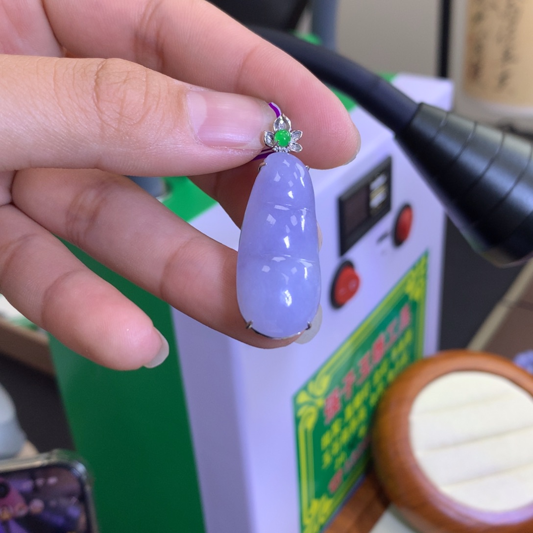 翡翠颈饰18K金镶嵌翡翠