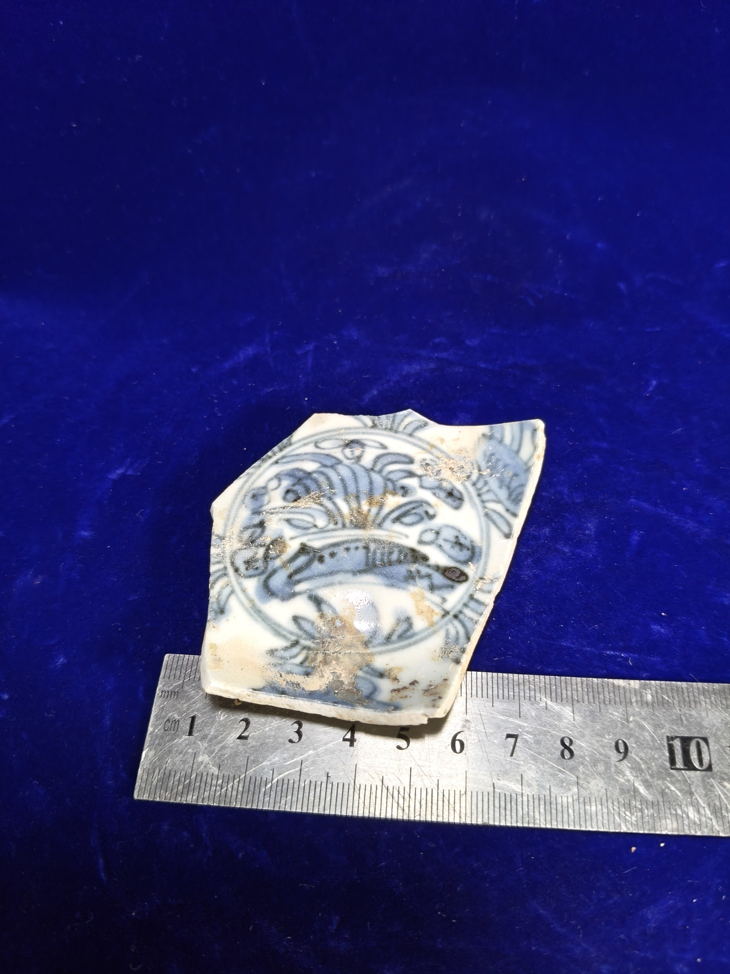 青花花绘纹碗瓷片。尺寸品相如图。