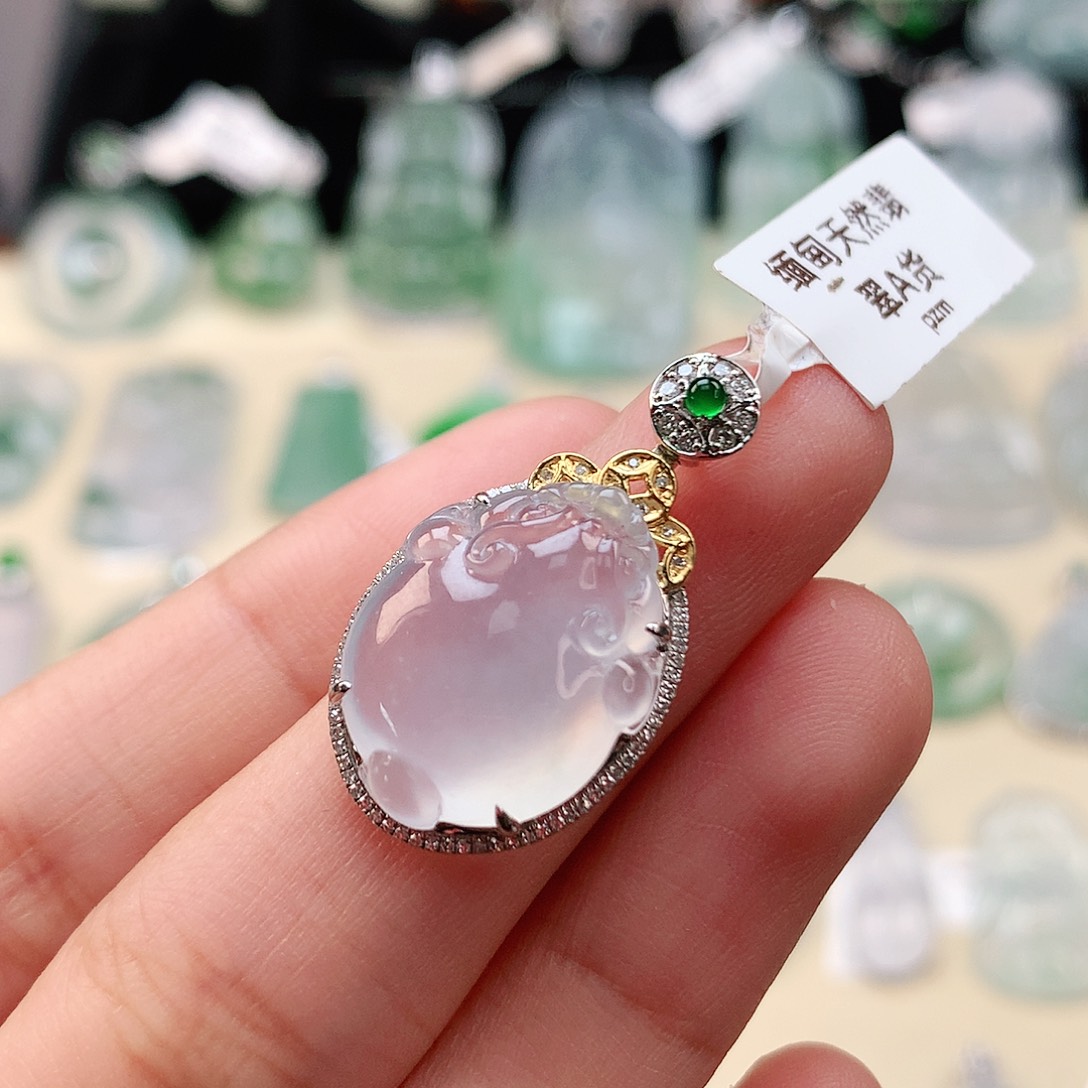 翡翠18K金镶嵌颈饰金蟾