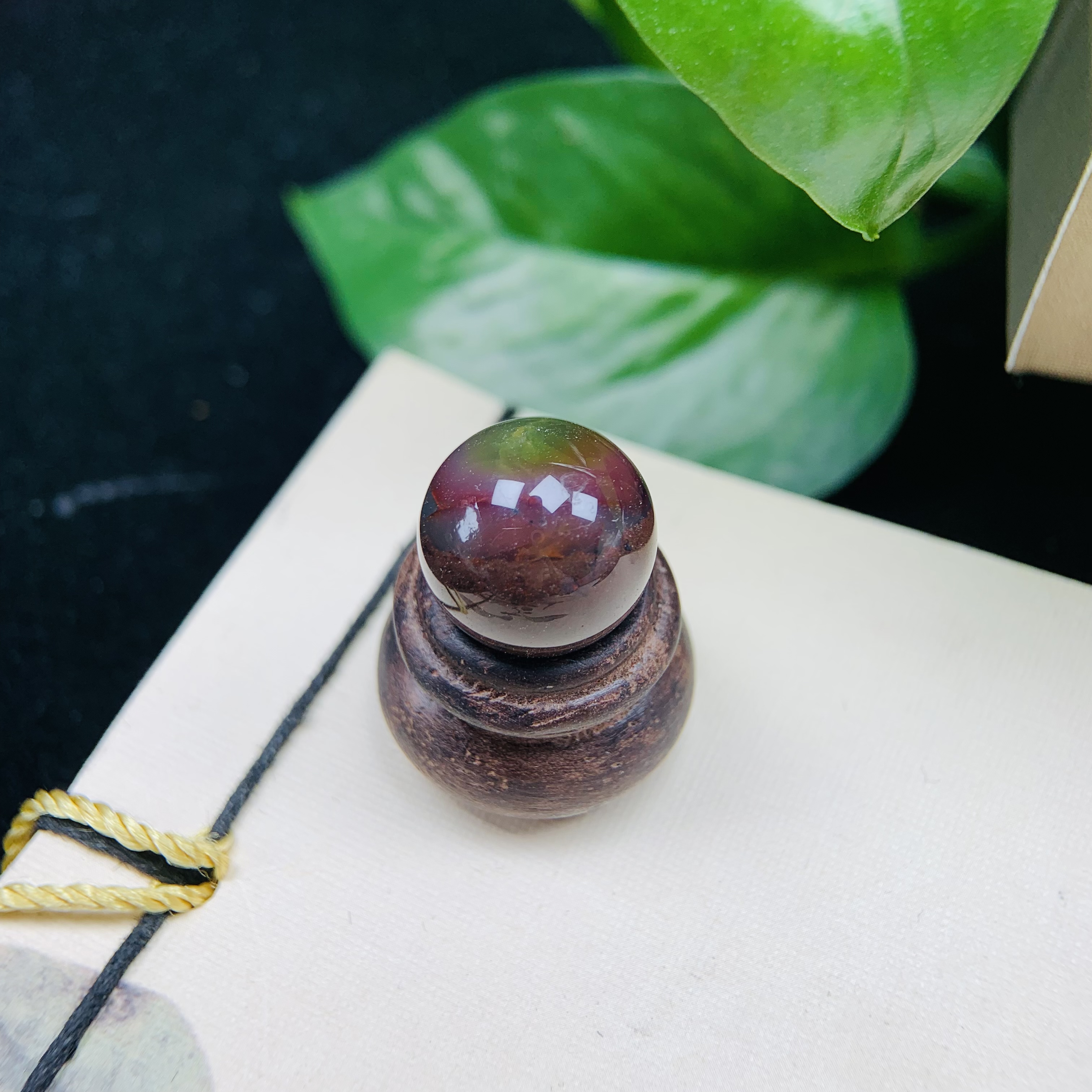 天然老矿盐源玛瑙俏色石包玉光珠单颗挂件手工精雕约14mm+