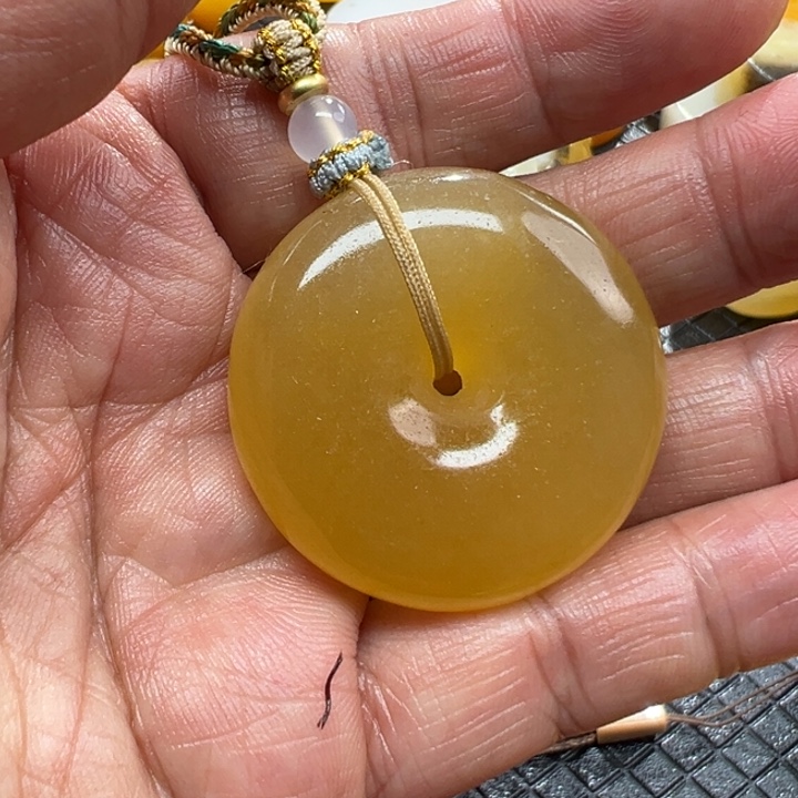 石英质玉（黄龙玉）颈饰未镶嵌