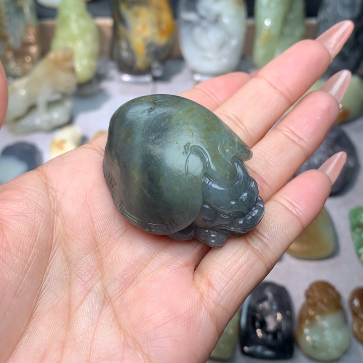 和田玉挂件未镶嵌蛮**。