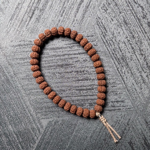 精选款！老树王手持纯血一代小金刚菩提手串推荐