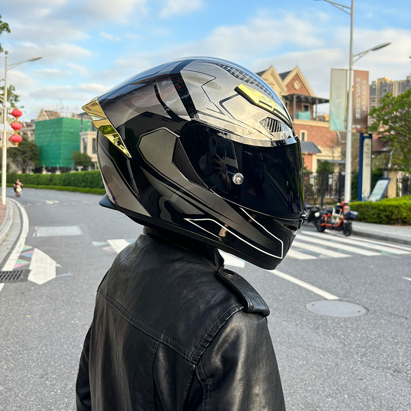 摩托车骑行头盔3C认证男女士四季通用防雾安全帽骑士蓝牙机车全盔