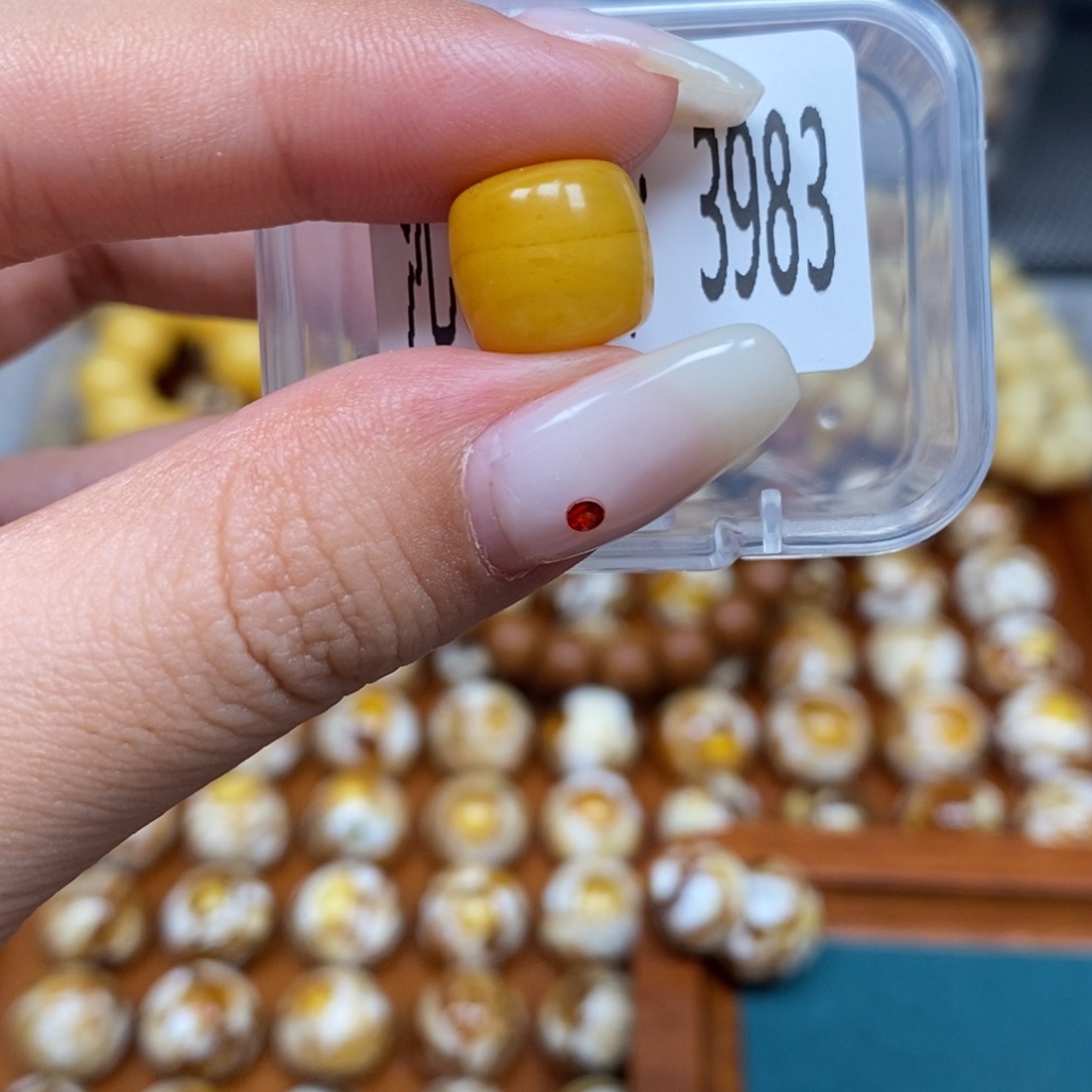 蜜蜡未镶嵌珠宝奇石3983