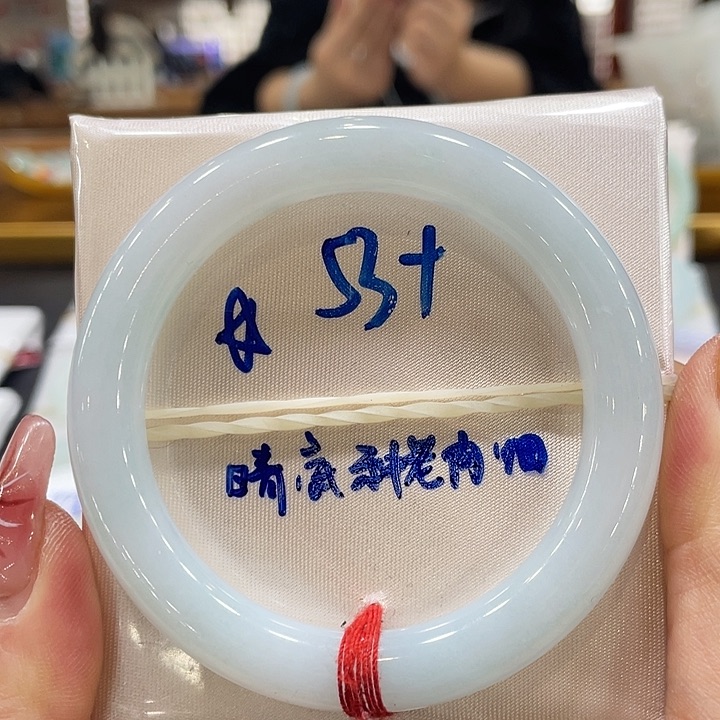 翡翠手镯未镶嵌翡翠手镯