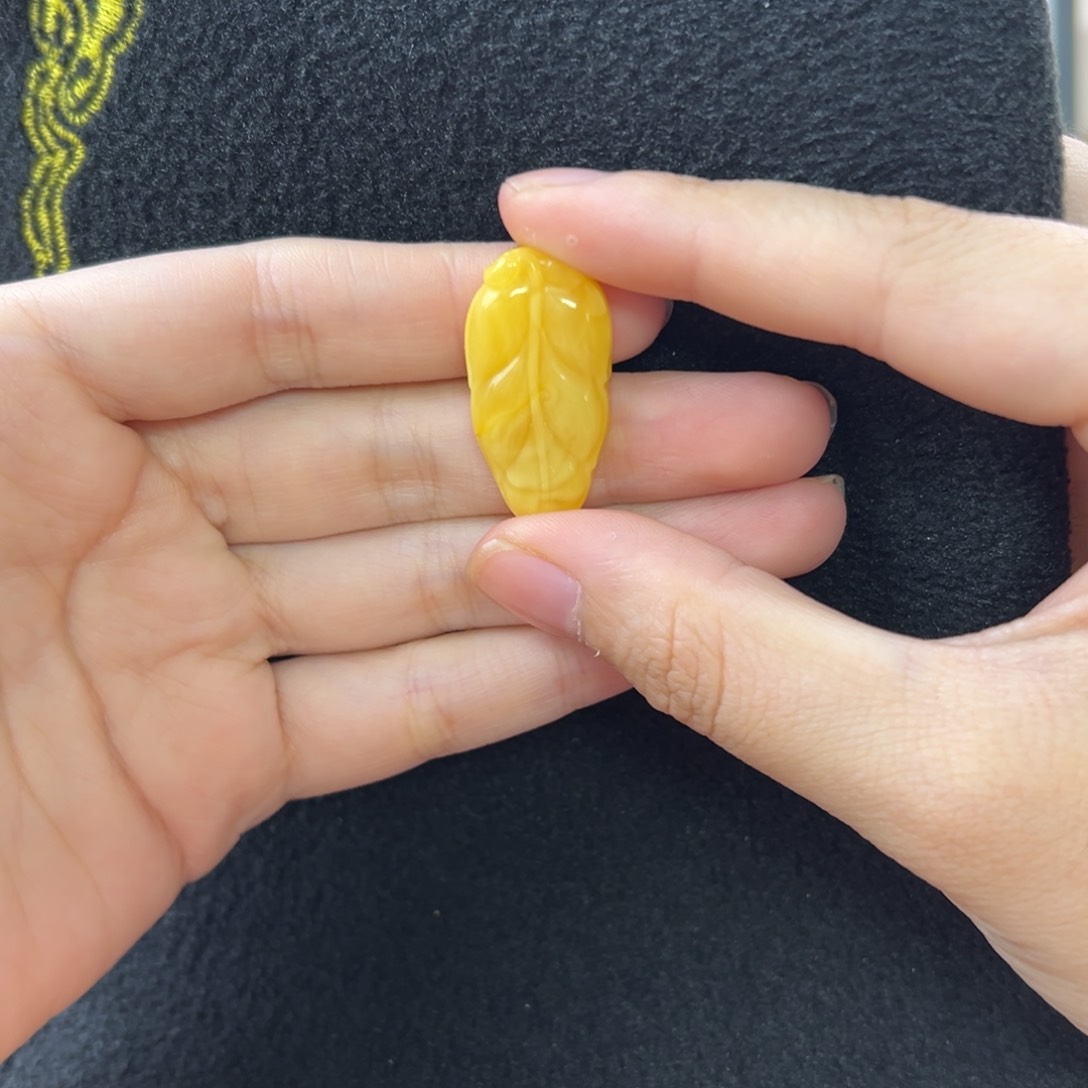 未镶嵌琥珀珠宝奇石