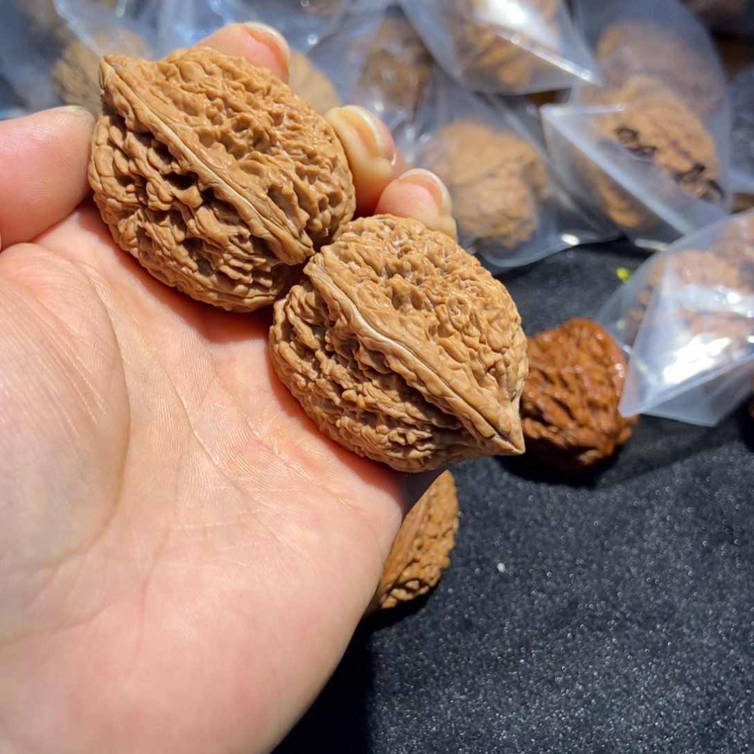 文玩核桃吊坠蒜头核桃200