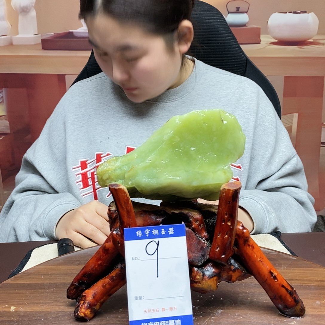 蛇纹石玉原石未镶嵌