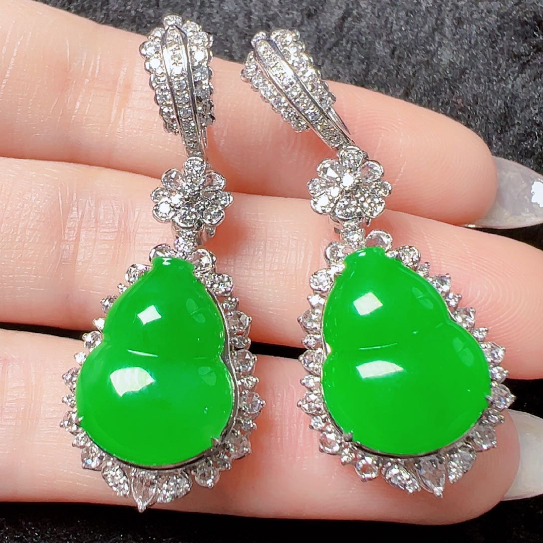 翡翠耳饰18K金镶嵌签收后24小时鉴赏期，过时不退