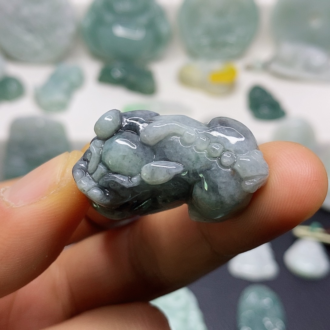 翡翠颈饰未镶嵌吊坠