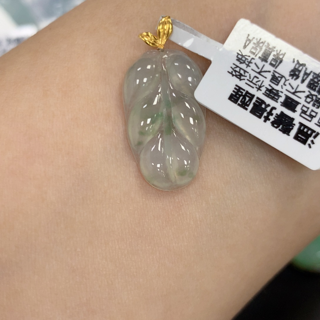 颈饰18K金镶嵌翡翠