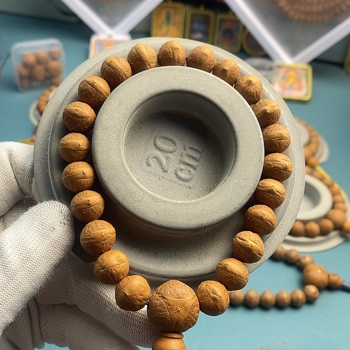 凤眼菩提吊坠12mm21手持