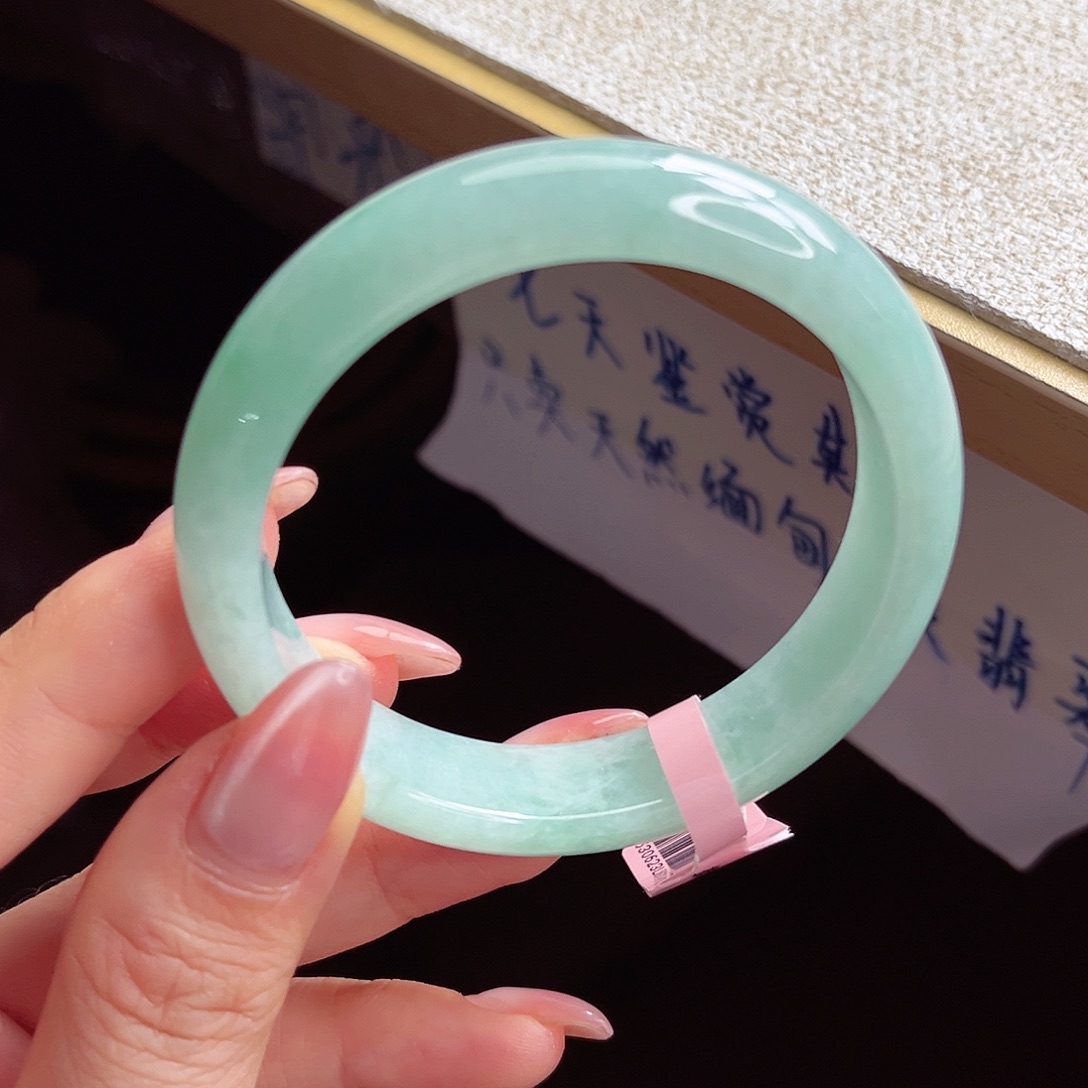 翡翠未镶嵌手镯手镯