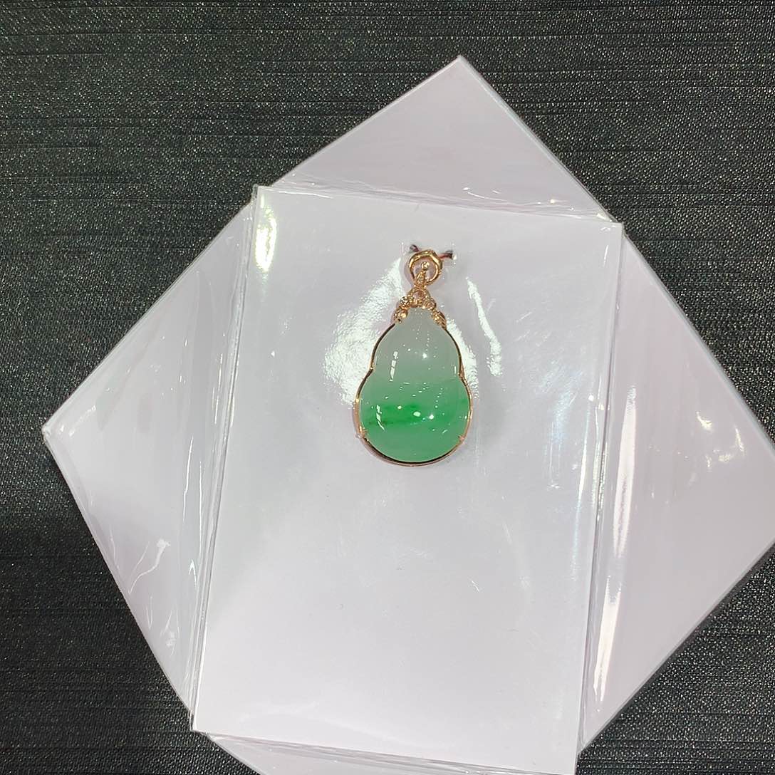 翡翠吊坠(赠链)18K金镶嵌