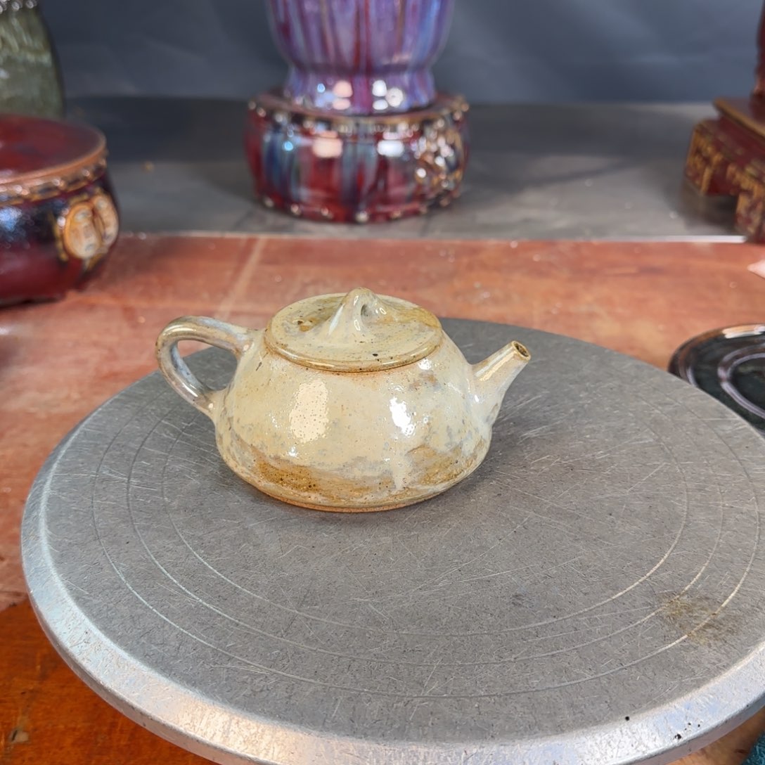 紫砂花盆默**首                     