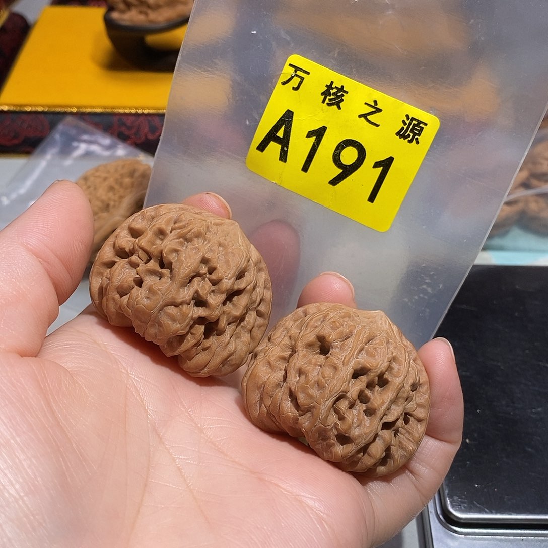 J***H吊坠文玩核桃41平谷凹底……