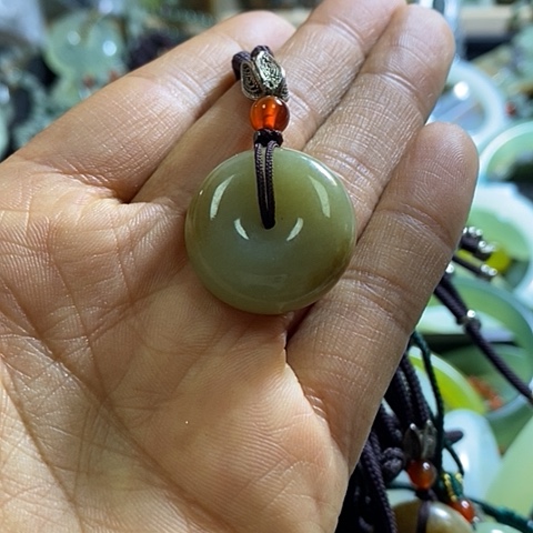 和田玉颈饰未镶嵌一个