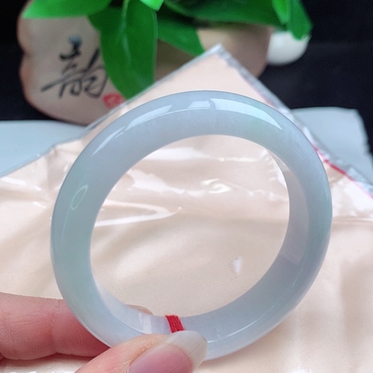 翡翠手镯未镶嵌     正圈52.2