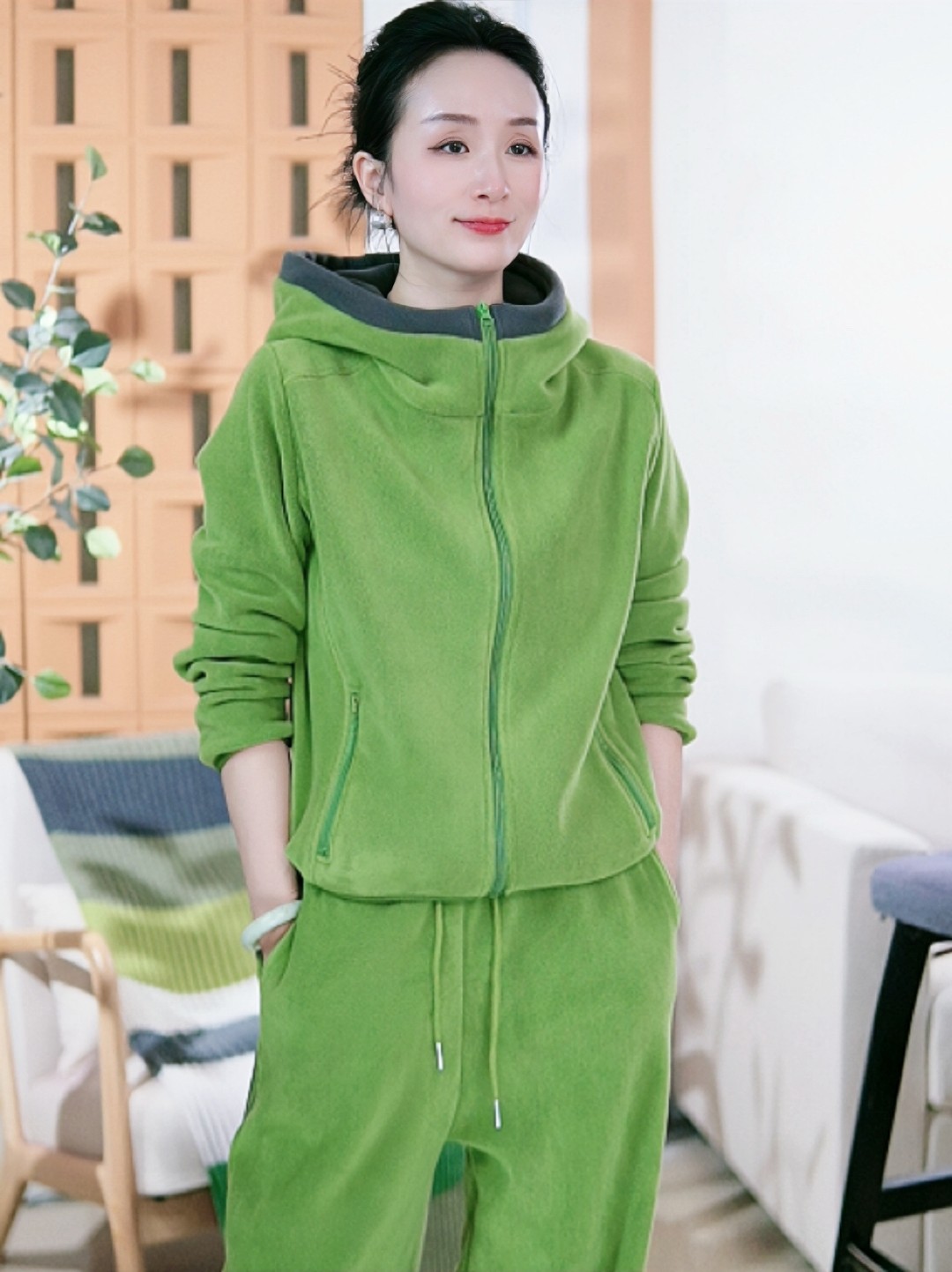 【冬季新款】2025高级感气质减龄高领连帽显瘦加绒阔腿裤运动套装女